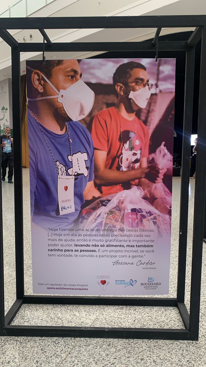 buiazin's tweet photo. o homi tá estampado lá no boulevard quem for lá pode tirar uma foto com o toten e postar com hashtag #bubulovers
junto do meu parceiro @elldino https://t.co/fzsgQ4yU6d