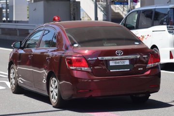 覆面パトカーはナンバーでわかる 車の流れだけじゃない高速での見分け方 ブーマル