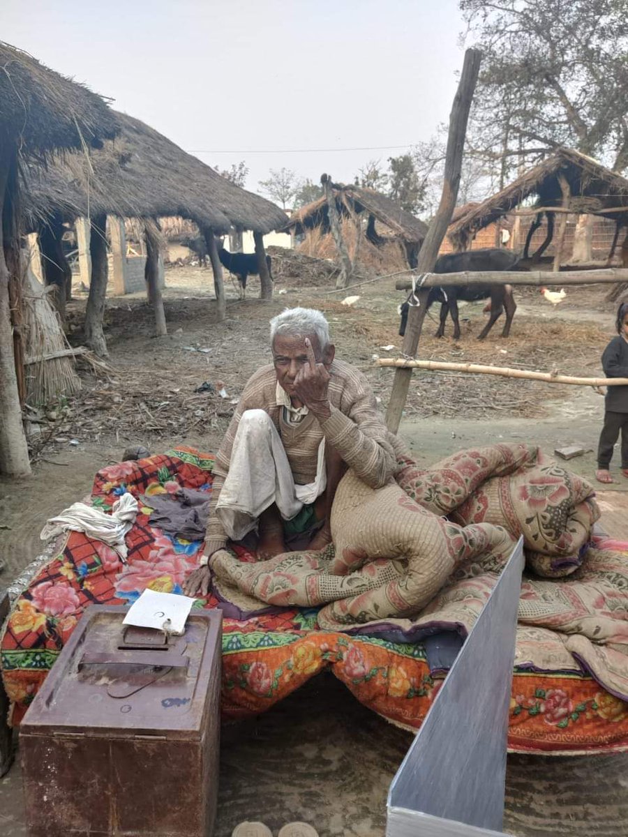 deo_kheri's tweet photo. 80 वर्ष से अधिक उम्र एवं दिव्यांगजन मतदाता जिन्होंने पोस्टल बैलट के माध्यम से वोट हेतु आवेदन किया था , उनके द्वारा लोकतंत्र के महापर्व विधानसभा चुनाव 2022 में मतदान करके प्रतिभाग किया गया।
23 फरवरी 2022, अबकी बार 90% पार। 
@ceoup
@DmKheri @ECISVEEP https://t.co/Q4WzLgofd2