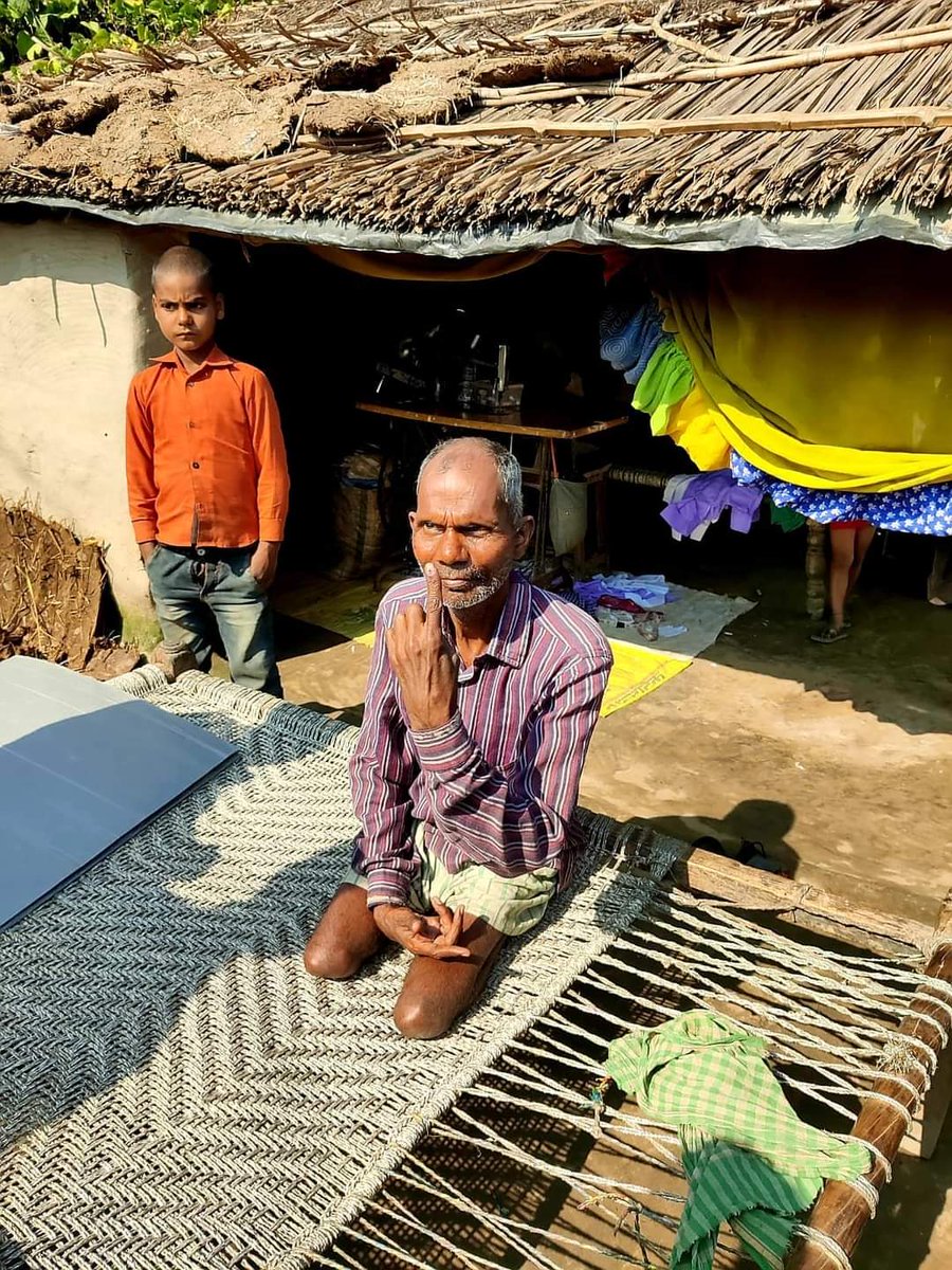 80 वर्ष से अधिक उम्र एवं दिव्यांगजन मतदाता जिन्होंने पोस्टल बैलट के माध्यम से वोट हेतु आवेदन किया था , उनके द्वारा लोकतंत्र के महापर्व विधानसभा चुनाव 2022 में मतदान करके प्रतिभाग किया गया।
23 फरवरी 2022, अबकी बार 90% पार। 
<a href="/ceoup/">CEO Uttar Pradesh</a>
<a href="/DmKheri/">DM LAKHIMPUR KHERI</a> <a href="/ECISVEEP/">Election Commission of India</a>