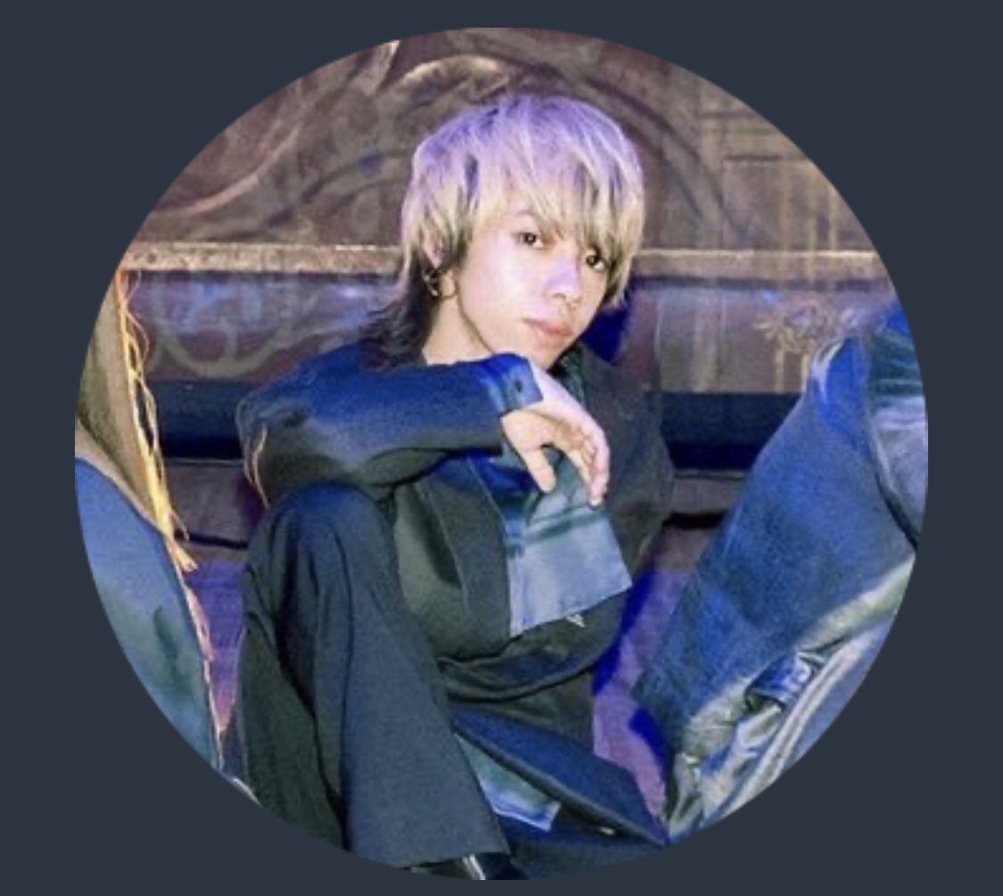 ILikeMurasakiii's tweet photo. サークルの先輩に「AliAのベースの人に顔の系統似てる」って言われたんやが俺はこんなイケメンじゃないしベースもあんなに弾ける実力ないんだが劣化って言う煽り？ https://t.co/CNBd8U5apX