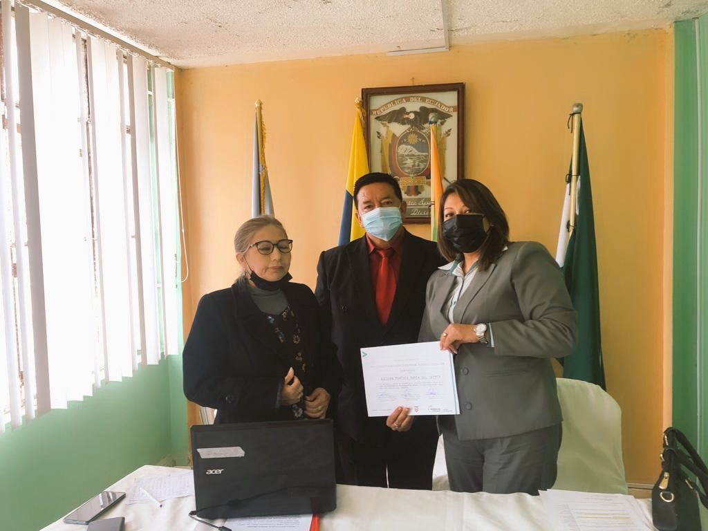 guaman_angelito's tweet photo. 17-02 la Dirección Distrital 11D04 a través de ASRE desarrolló la clausura de #ReddeAprendizaje virtualmente nos acompañaron Autoridades Zonales, alumnos, maestros y padres de familia, felicitaciones equipo Distrital y comunidad educativa, el logro es de Uds. #JuntosLoLogramos https://t.co/SOFntlUd9z