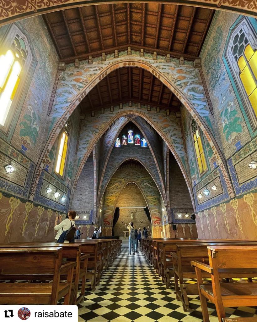 L'edifici de l'Escola del Treball es va construir sobre tres naus de blanqueig i acabats de l'antiga fàbrica de Can Batlló.(1/3)