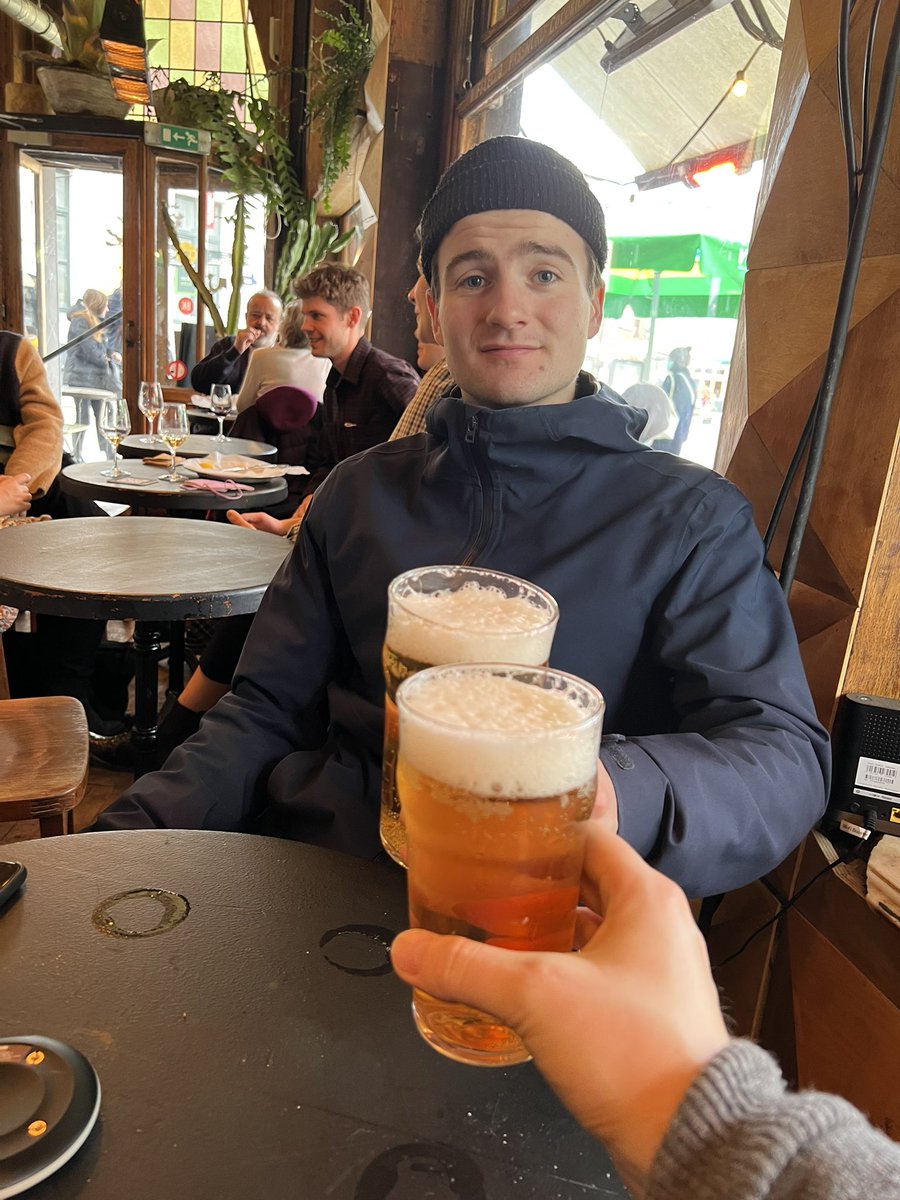 Gul viðvörun hjá þessum í dag í Brussel. Það er reyndar býsna oft þannig hjá þessum, hann neyðist víst oft til að troða nokkrum gulum í trínið á sér 🥺