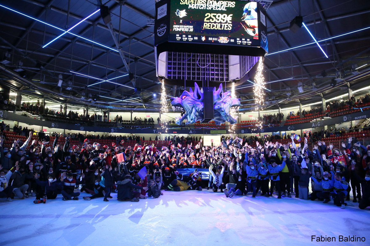 Damienfleury10's tweet photo. Une belle victoire 5-1 face à Mulhouse pour cette soirée spéciale #UDSP38 
#bdlnation #grenoble #pompiers @LigueMagnus 

@bruleursdeloups 
@CCMHockey 
@AlpesGrenoble #aimerlefutur #grenoblealpes #pionnier https://t.co/ogvHdEYgDh