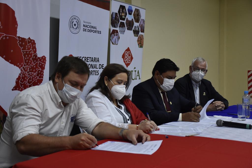 Christianbrunag's tweet photo. Firma de Convenio entre la Secretaría Nacional de Deportes y 22 distritos itapuenses,  para la construcción de Plazas Deportivas en estas comunidades https://t.co/1vSo1aiQ1o