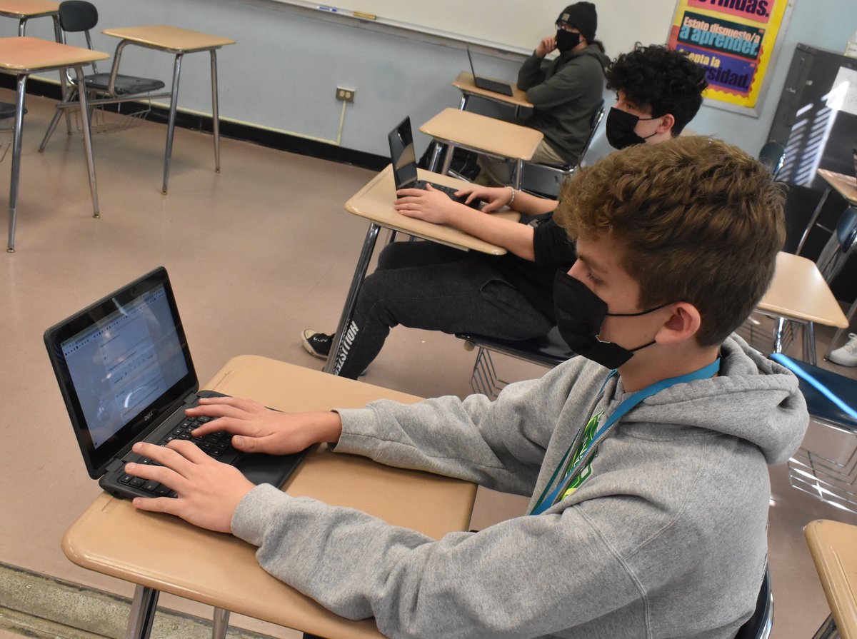 MassapequaPS's tweet photo. The district continued with the second phase of its pilot to select a new learning management platform. Three teachers piloted Google Classroom in February at the elementary, middle and high school levels. @brpiotrowski @Frau_Kahn @MrChromefield 

https://t.co/x4TRa0ygUH https://t.co/QbGR48EAVy