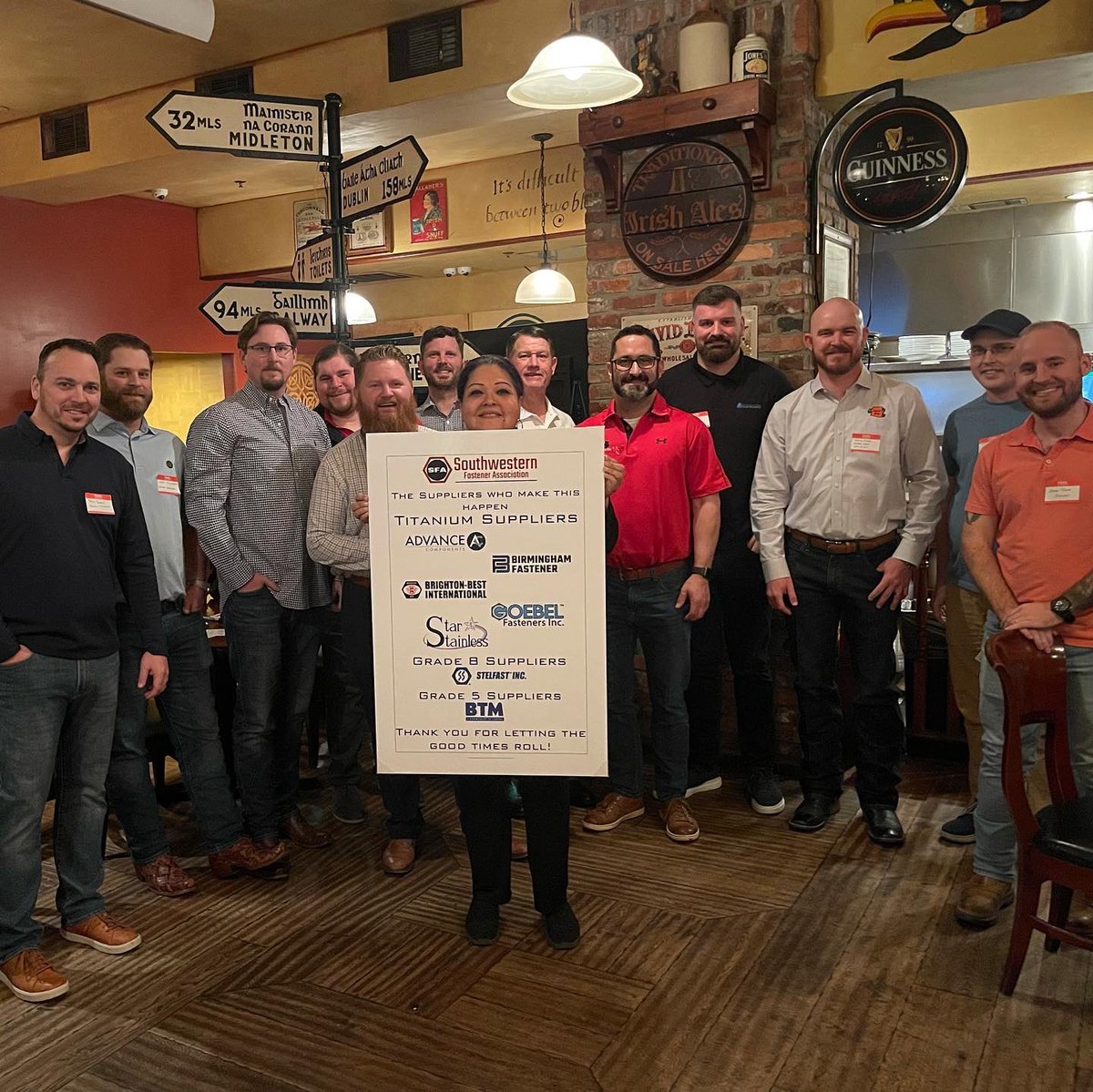 SouthWfastAssoc's tweet photo. Great time with our #fastenerfamily last night. #fastenerfriday #sfaconnects https://t.co/BUbNrtrEgo