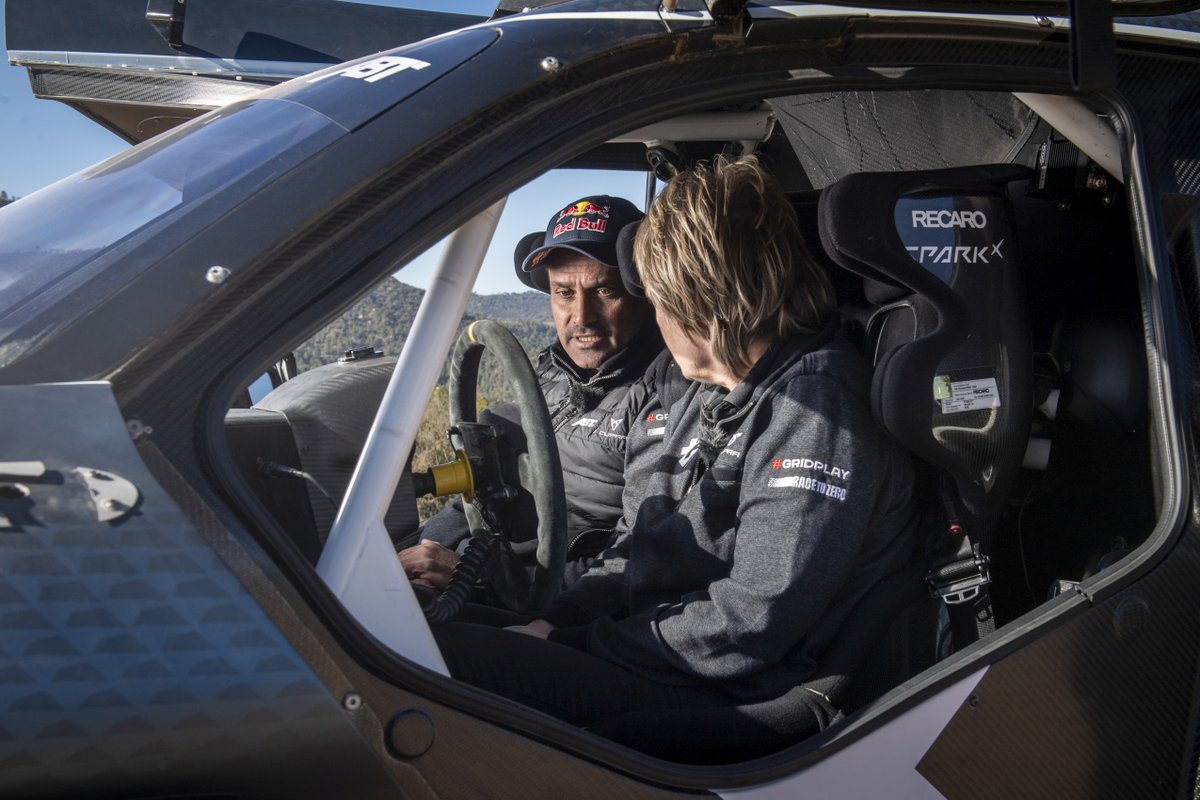 SEATcz's tweet photo. Jutta Kleinschmidtová a Nasser Al-Attiyah tvoří dvojici jezdců týmu ABT CUPRA XE a již brzy budou v globálních závodech elektromobilů řídit nový závodní vůz CUPRA Tavascan XE. Více na: https://t.co/H4AifmPx58 https://t.co/xeqLc2LGNp