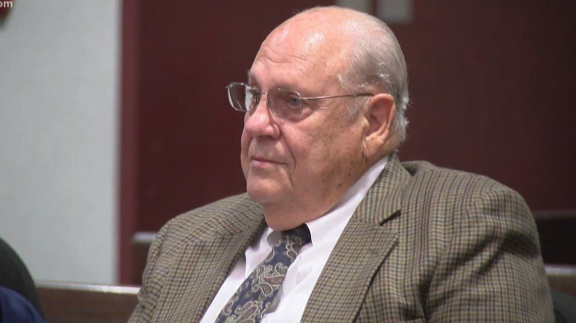 EricGlasserWTSP's tweet photo. Day 5 of testimony in the #CurtisReeves murder trial. Today, the defense starts laying out its case. Watch live here: https://t.co/2GV5YPP6T2 https://t.co/Dy8GYGN4cw