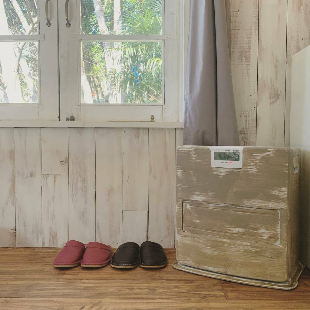 LEMSzdw's tweet photo. いわゆる「家電」って、あまり部屋に置きたくないよね。

だから少しペイントDIY✨

カラー系でも良かったかな〜。

#lemsデザイン #diy #ファンヒーター https://t.co/u1u23PEE1Z https://t.co/jgTlgpFrIr