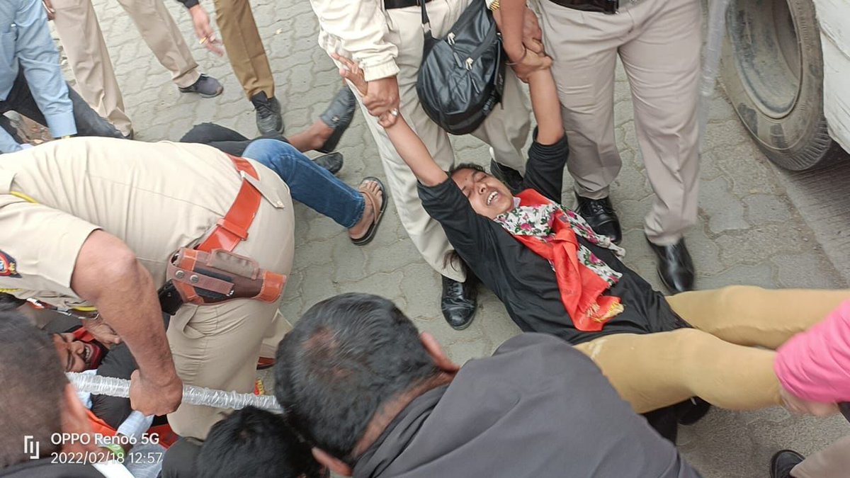mahaabvp's tweet photo. तमिळनाडूमधील बळजबरी धर्मांतरणाला कंटाळून आत्महत्या केलेल्या लावण्याला न्याय मिळवून देण्यासाठी तसेच तमिळनाडू येथे अभाविप राष्ट्रीय महामंत्री निधी त्रिपाठी यांना केलेल्या अटकेच्या निषेधार्थ आज माळगी नगर, नागपूर येथे  तीव्र स्वरूपाचे आंदोलन करण्यात आले. १/२

#JusticeForLavanya https://t.co/DYzoWu0vE5