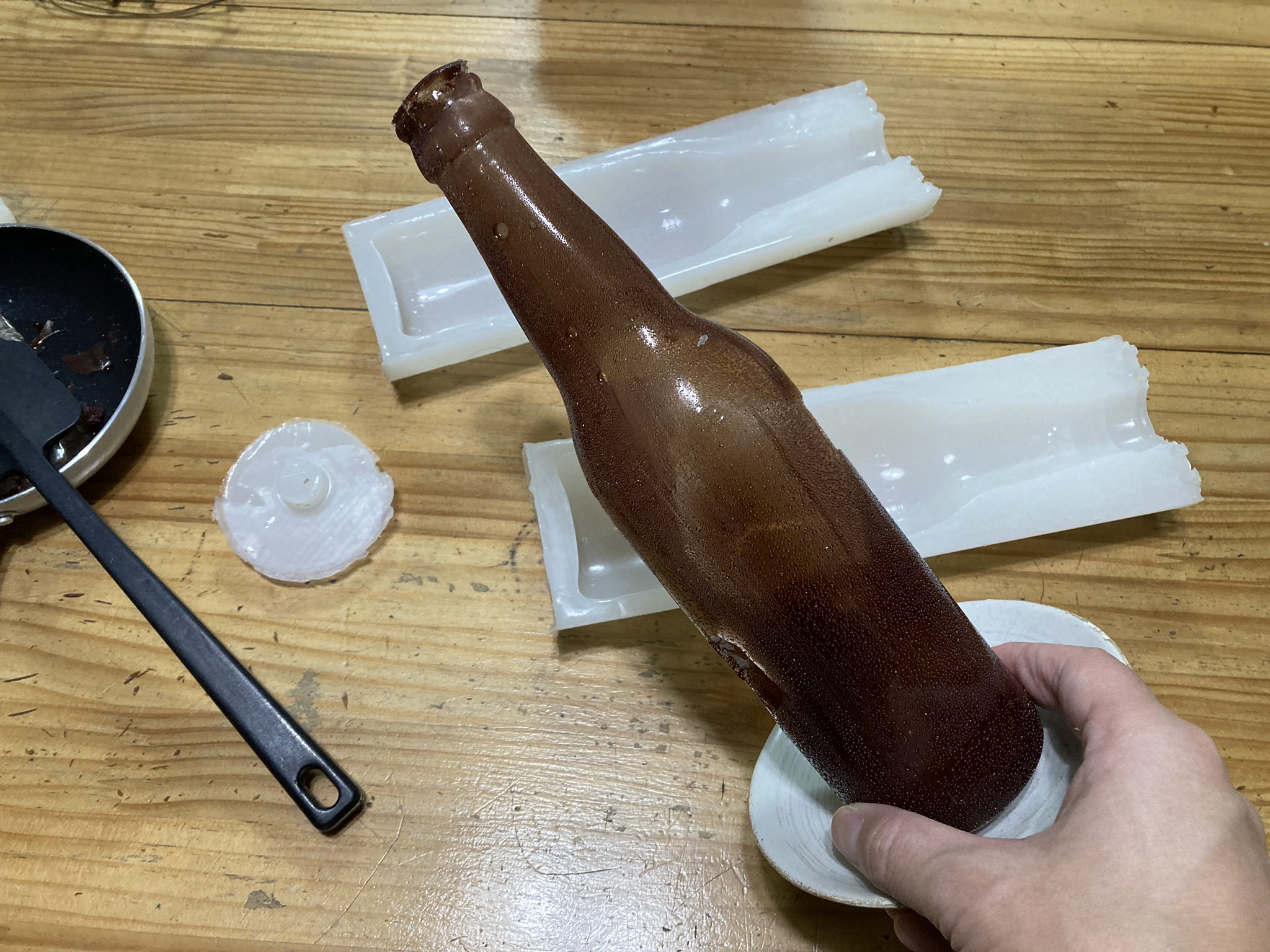 デゴチ すごい ほらね 人類なにごともやってやれないことないさ ちゃんとビール瓶っぽい飴細工ができたじゃないか あの人間国宝の職人も世界チャンピオンも 誰でも最初は初心者だけど やっている間にその道を極めていくのさ な T Co