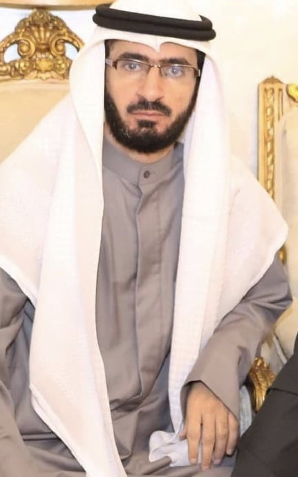 اغلب  أهل المناصب و لبّاس البشوت 
غير رزتهم؟ ما تلقى وراهم فايده ،

و انت جعل يجيني الموت قبل انك تموت 
نايدٍ ما تلتفت فـ الجبال النايده 

والله اني ما ذخرتك لـ " فنجال و بلوت "
والله اني ذاخرك لـ الأمور الكاااايده !

عضيدي الشيخ : عبدالله حمود بن ثويمر 
<a href="/ABDULLAH_Q8_84/">عبدالله حمود بن ثويمر</a>