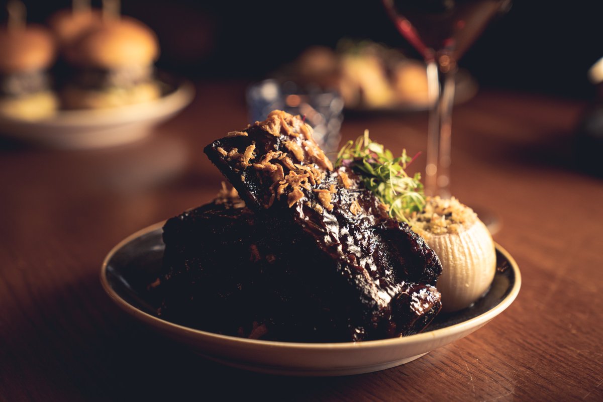 Chef Scott's Guinness Braised Short Rib 🤤😍

Perfect with a glass of Thelema Merlot.

This is one of those dishes. It'll be on the classics list in no time at all.

Photo by <a href="/PaulHusband_/">Paul Husband</a> 

Book now: samschophouse.com/contact

#pubs #Friyay