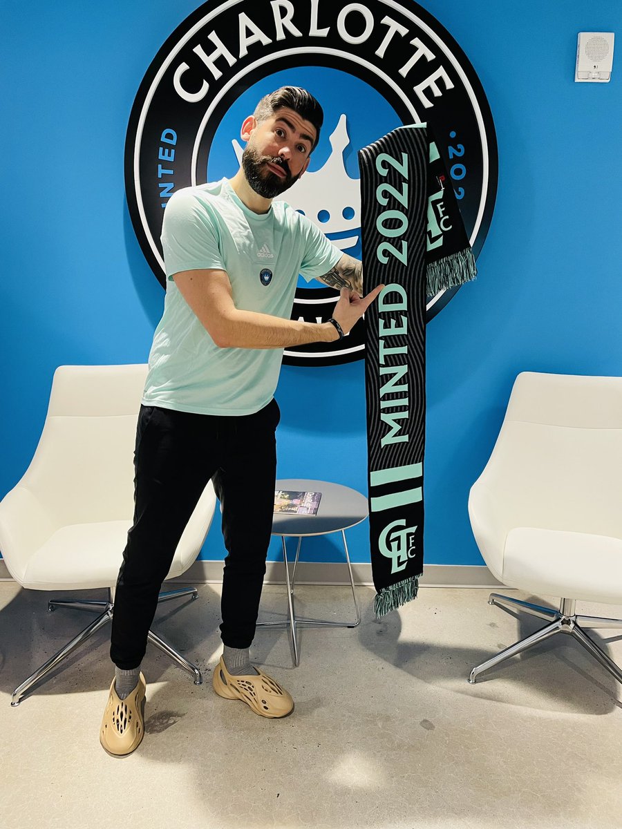 New scarves in the team store to match all that minty freshness. To celebrate #forthecrownfriday, I’m giving a few of these away. RT to win.