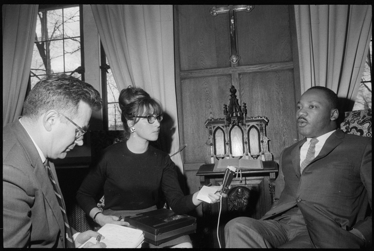 LaContempo_BAM's tweet photo. 📷Interview de Martin Luther King par Marguerite Langiert pour Droit et Liberté, Paris, 27 mars 1966
© Élie Kagan / @LaContempo_BAM
Jusqu'au 19 mai dans l'exposition #ElieKagan, photographe indépendant
👉https://t.co/LTpImHltJN
Sur l' #Argonnaute
👉https://t.co/y6H7hJHXmw https://t.co/pmUagm4y4l