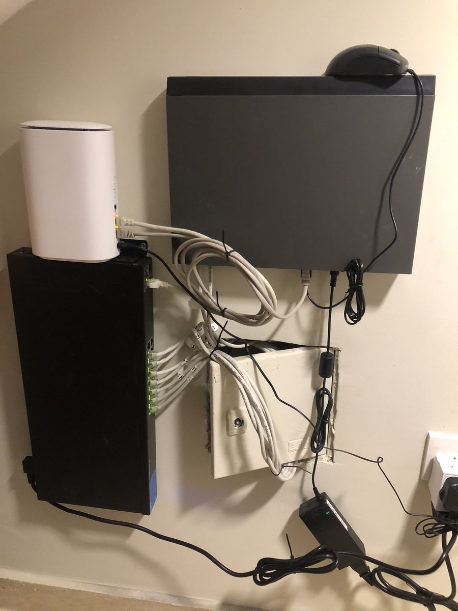 فني شبكات | العالَم الذكي tweet media