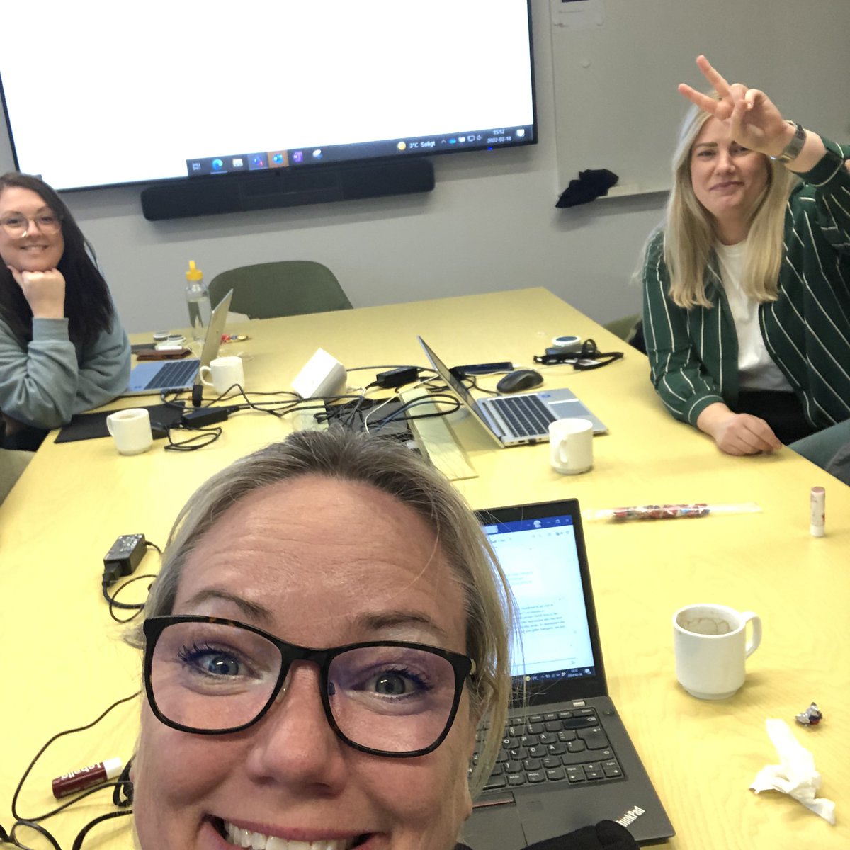 annadensjo's tweet photo. Fredagsmys med webb-analys hela dagen med smarta och trevliga kollegor 📊🎉📈🤓🧐🤖 varav vissa jag aldrig jag träffat live. I nybyggt kontor dessutom 🏢 https://t.co/5g0hUqPtl3