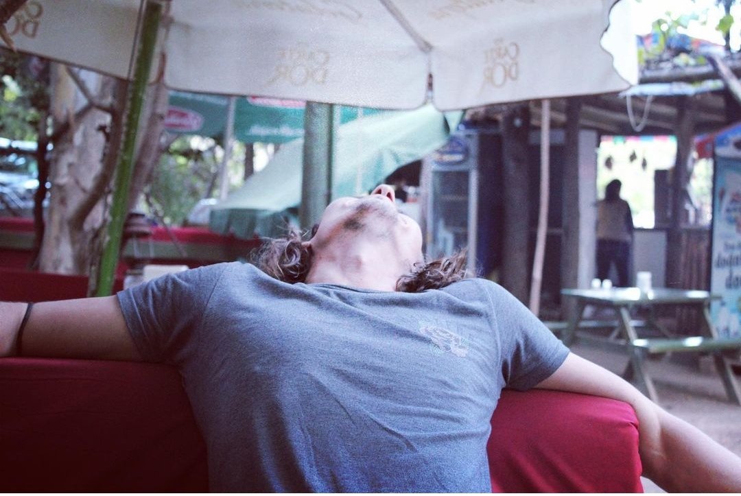 Önemimi var sanıyorsunuz önemin bile önemi yok bu hayatta sadece yaşam kavgası...