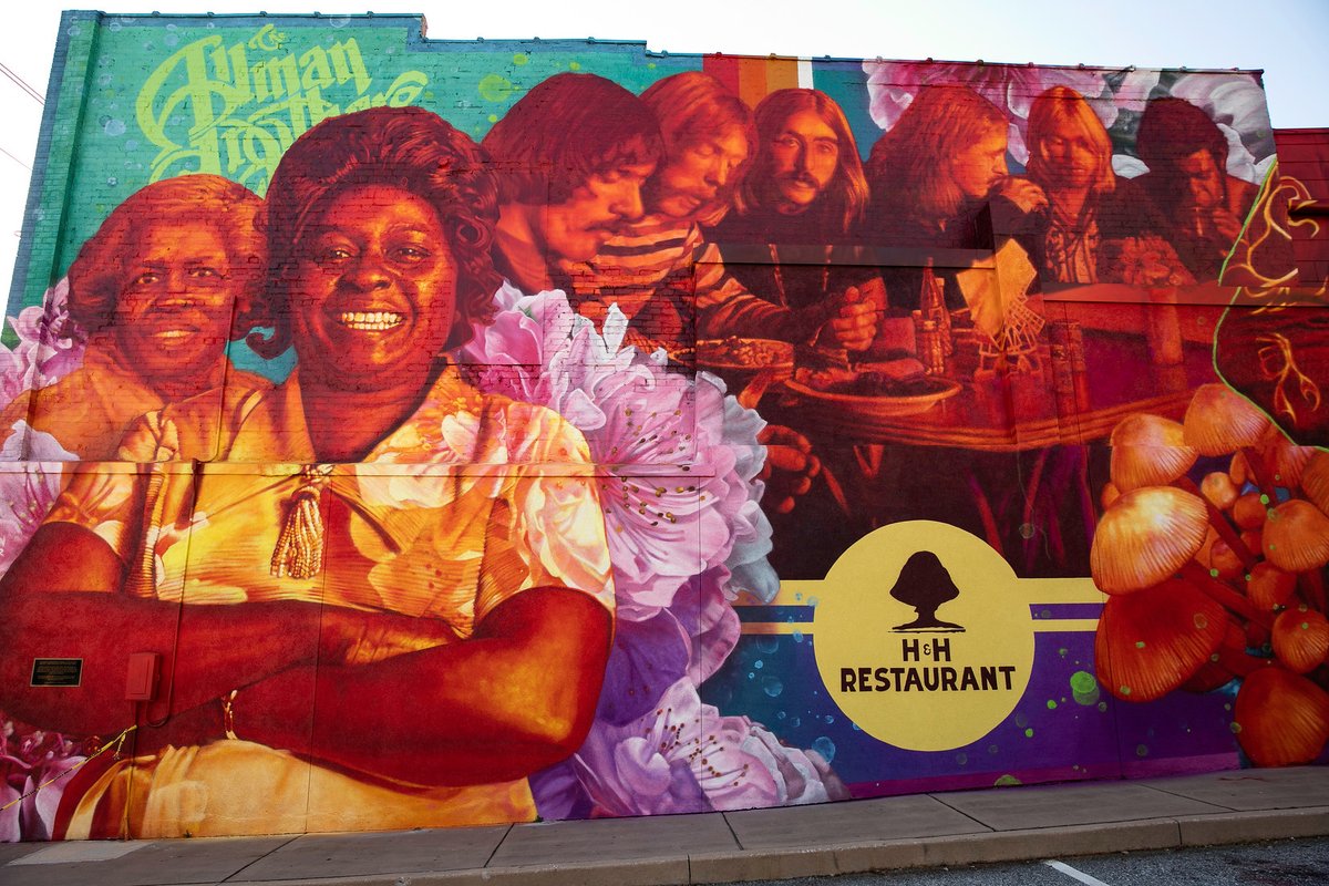 How beautiful is this new mural at <a href="/HandHMacon/">H&H Soul Food</a> ?! Shoutout to <a href="/StevenTellerArt/">Steven Teller Arts</a> for creating this masterpiece. <a href="/Thankslester1/">Mayor Lester Miller</a> even declared a day in honor of the women who brought H&amp;H to us. check it out: maconbibb.us/mamalouise2182…