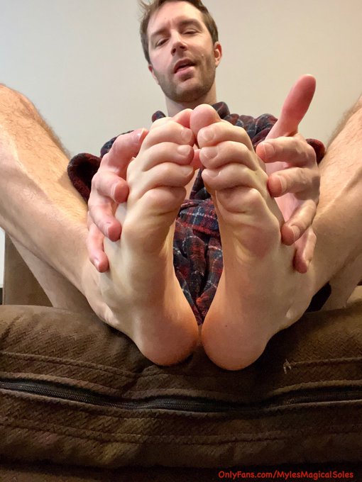 My soles want your balls completely empty this weekend&hellip; https://t.co/Al0MG2CNpP<a href="/tag/malefootfetish"class="tags"><span>#malefootfetish</span></a><a href="/tag/malefeetfetish"class="tags"><span>#malefeetfetish</span></a><a href="/tag/malesoles"class="tags"><span>#malesoles</span></a>
