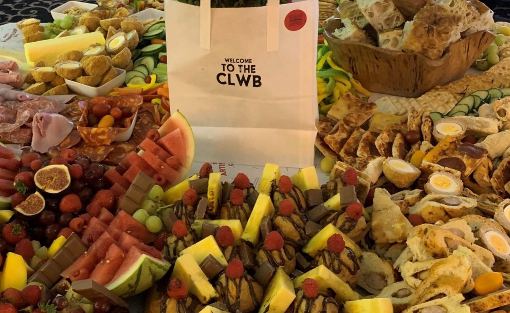 Cymruwrthgalon's tweet photo. If you are looking for a treat then check out @ClwbThe 😍

“Catering for business lunches, parties, afternoon teas, special anniversaries or any 'lets get together' occasion. Traditional platters or individual boxes of goodies - which you will definately not want to share!” https://t.co/IxAgdWfwtI