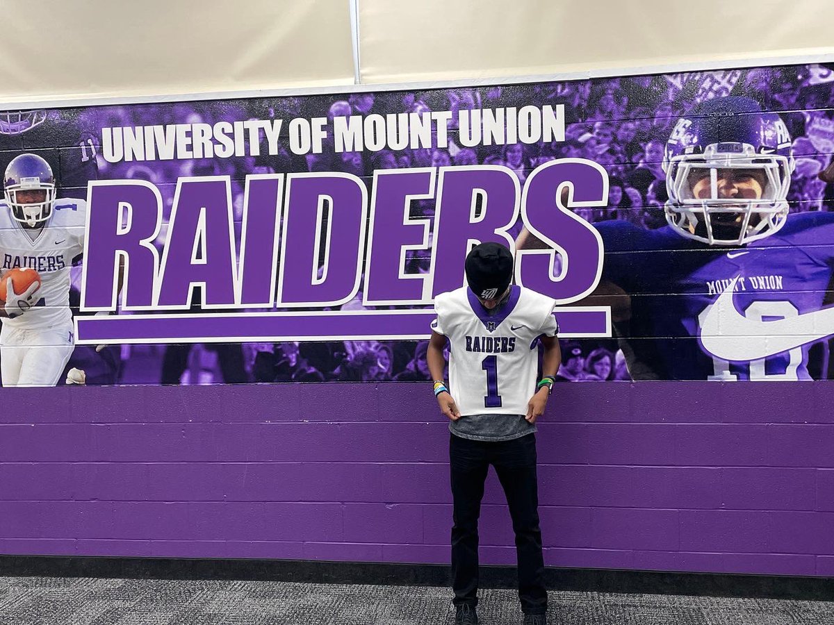 Dam1enFortsonJr's tweet photo. Had a great official visit at @MountUnionFB I’d like to thank @CoachGeoffDartt and @CoachKyleMiller for the opportunity!! #GoRaiders https://t.co/Gki8loQMlf