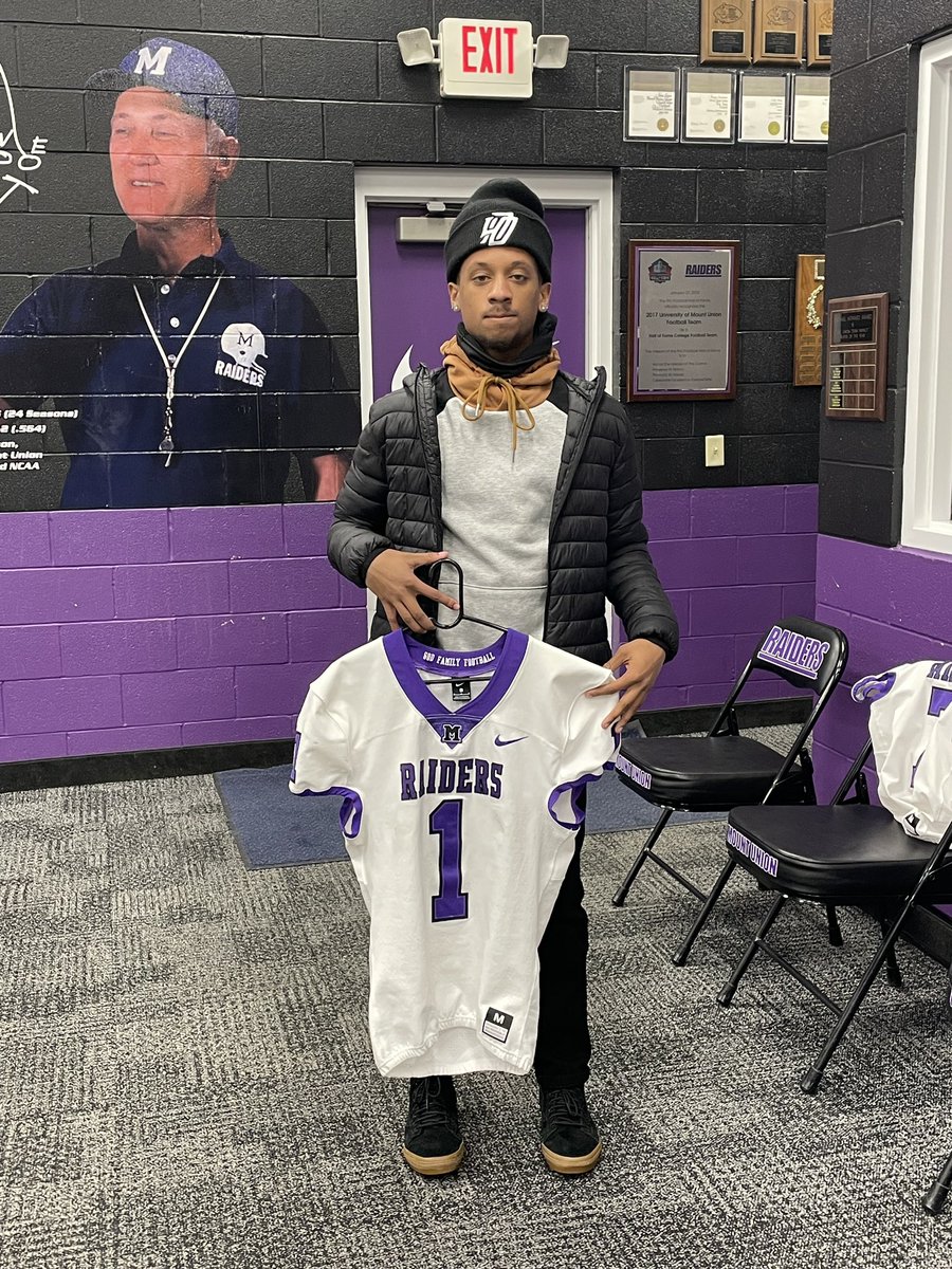 Dam1enFortsonJr's tweet photo. Had a great official visit at @MountUnionFB I’d like to thank @CoachGeoffDartt and @CoachKyleMiller for the opportunity!! #GoRaiders https://t.co/Gki8loQMlf