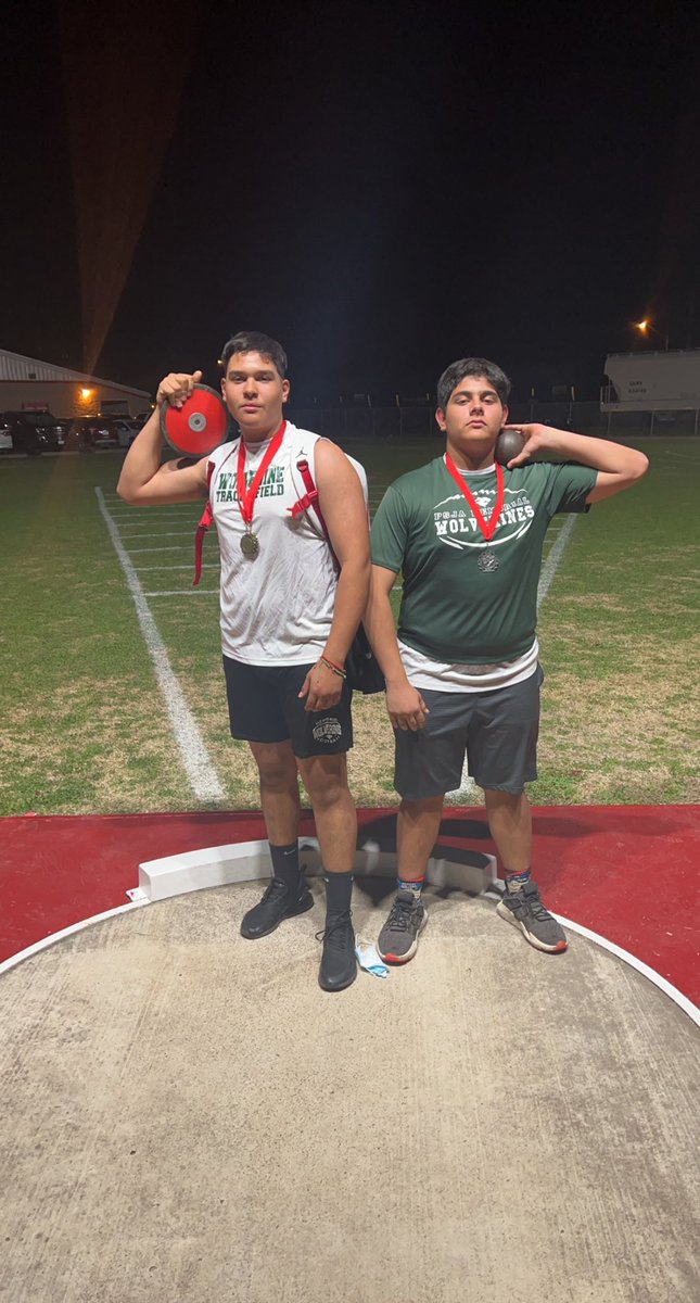 Freshmen did great at their second satellite meet. Viktor Rodriguez got a pair of gold medals in discus and shot put. Fernando got second in shot put as well! 🔥🔥🔥