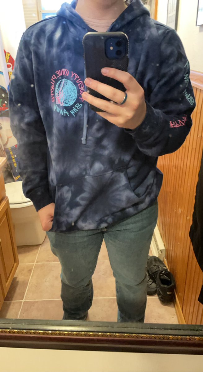 roadrunnerpog's tweet photo. I never post on Twitter but thank you @twentyonepilots @tylerrjoseph @joshuadun for some amazing merch, very comfortable 10/10 would wear again https://t.co/g1ZU4zpg0n