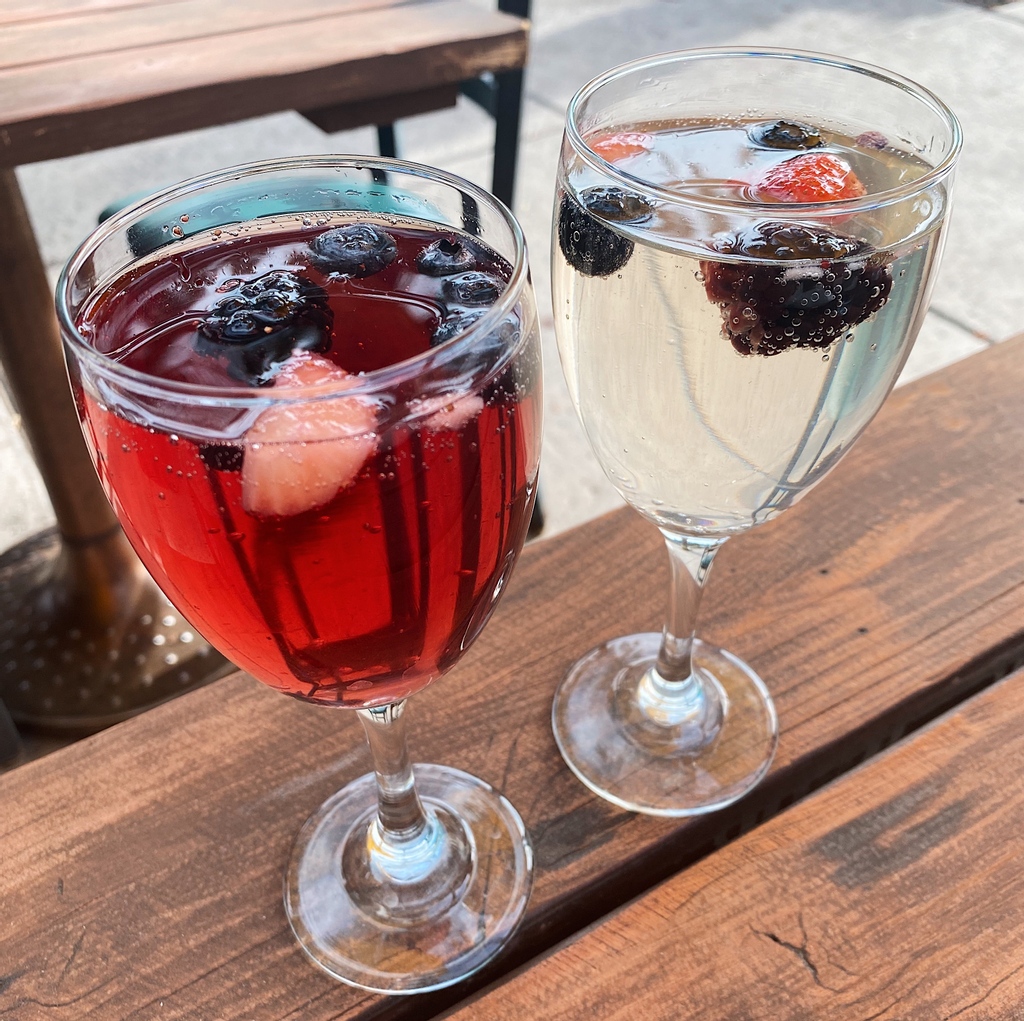 Happy National Drink Wine Day! 

Celebrate the weekend with one of our Sparkling Red or White Wine Sangria Spritzers 🍷🥂

#KitchenTable #KitchenTableLV #VegasBrunchSpots #HendersonBrunch #LetsBrunch #BreakfastFoods #NationalDrinkWineDay #RedWine #WhiteWine #Sangria