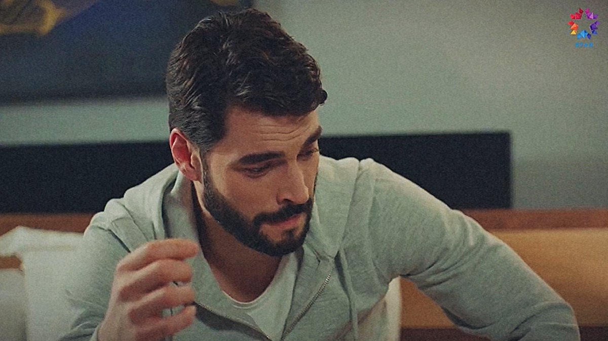 mar_ah7's tweet photo. ~Now his little boy is trying to save him while he has abandoned him🥺.
•The way that uğur's innocence keeps hurting him🥀.
#KaderinOyunu || #KaderiminOyunu https://t.co/y5hreiGlUJ