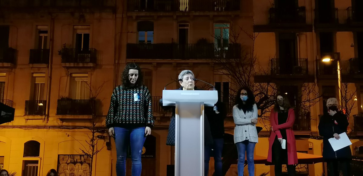 freeannagabriel's tweet photo. Avui, 2.000 persones s'han manifestat pels carrers de la Vila de Gràcia pel lliure retorn de l'Anna Gabriel i totes les exiliades.

4 anys lluny de casa. Ja n'hi ha prou! 
No hi ha distàncies quan hi ha motius per lluitar!
#4AnysLluny 🔥 

Volem l'Anna a casa ✊
#FreeAnnaGabriel https://t.co/EjTJWrvFZr