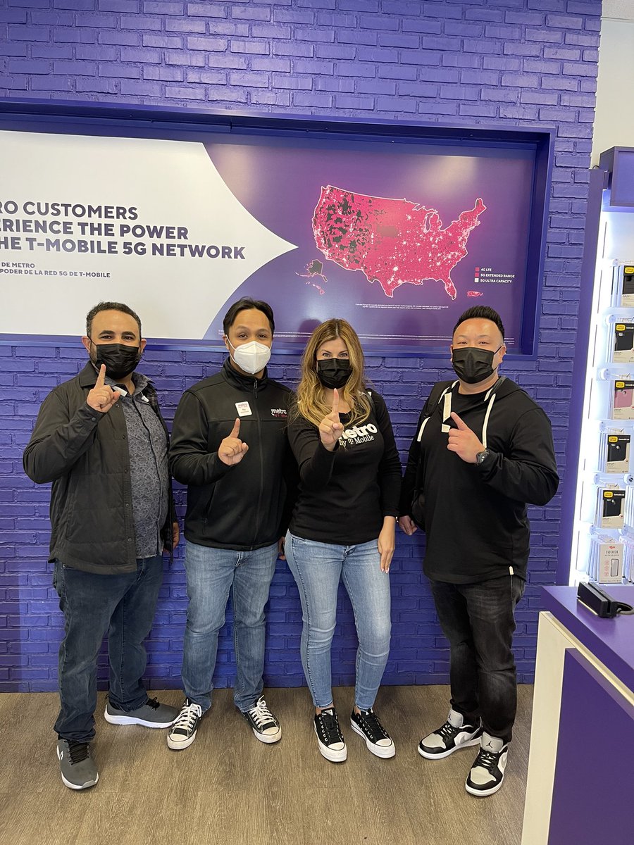 mariaeg3's tweet photo. Teaming up with the San Jose corporate store for best practices with our awesome Sub-Dealer, Sam!  Thank you Ray and team for your hospitality!  #OneTeam 👆 #DigicomTeam #TaxSeason  @MariamZermeno @JamesLeeWC @kharen_g @RayRomis https://t.co/yoDYBa9IIR