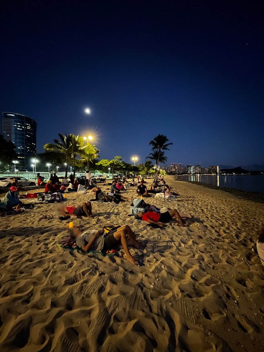 Sound Bath in Honolulu🥣💫. Join us for New Moon and Full Moon sound bath @ Alamoana Beach🌚🌝
Crystal bowls &amp; Vibraphone Healing Session. 
#soundbath #SoundHealing #soundhealinghawaii #soundbathhawaii #FullMoon #newmoon #alamoanabeach #crystalbowl #vibraphone
