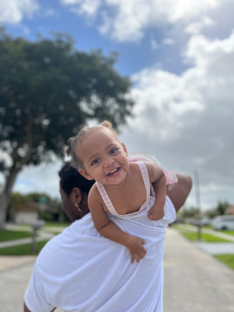 shealeooo's tweet photo. baby girl https://t.co/xxd6GKXYGR
