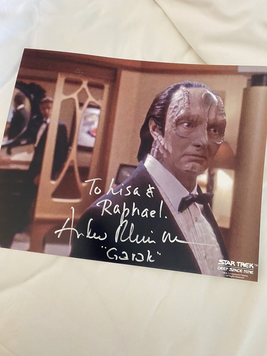 Been currently binge watching Deep Space Nine with <a href="/raphrobbins/">Raphael Robbins</a> so it was a treat to meet Andrew Robinson at #gally1!