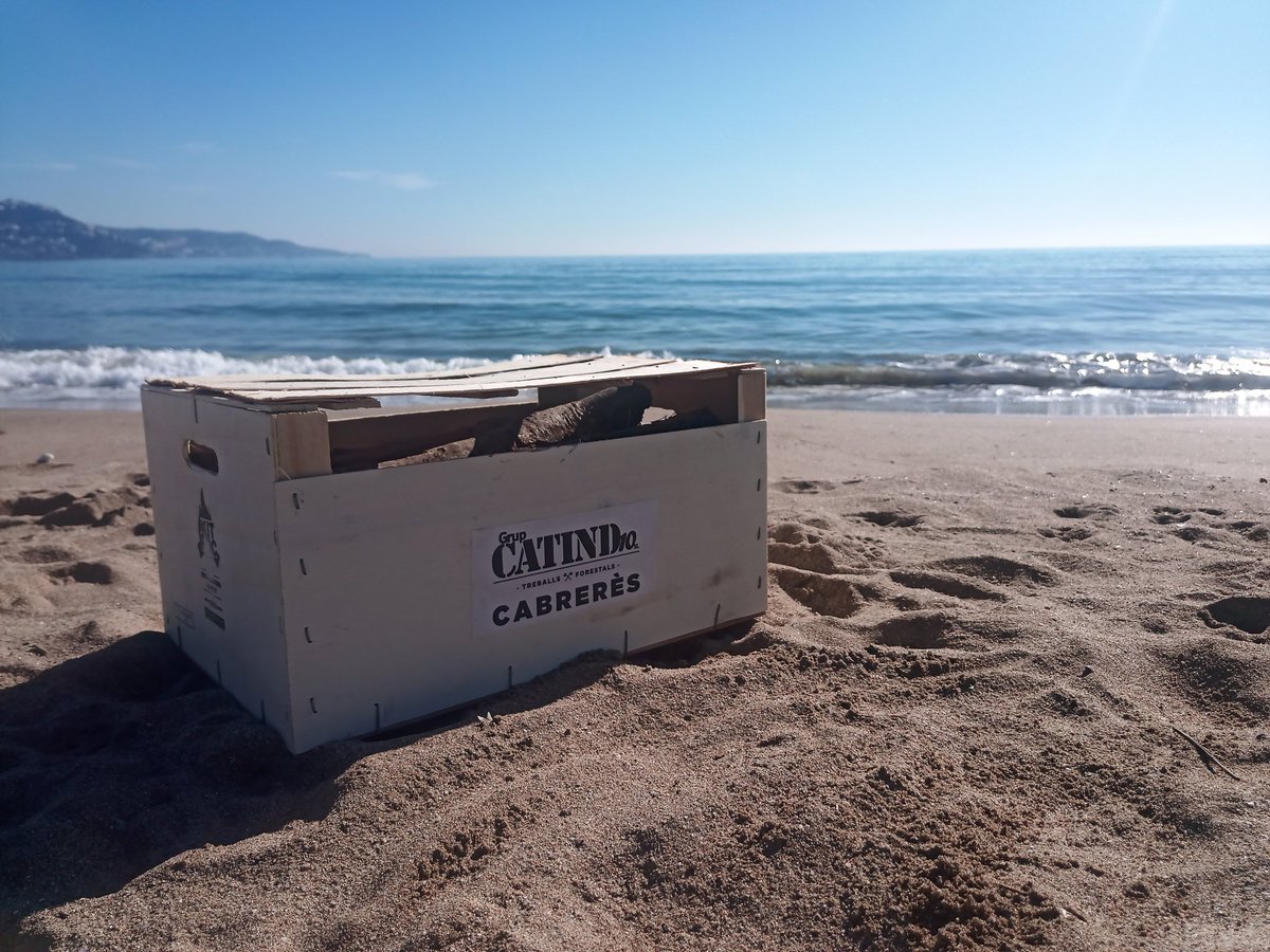 tforestals's tweet photo. KitFoc a la Costa Brava. 
A partir d'avui podreu trobar KitFoc als supermercats Montserrat d'Empuriabrava. https://t.co/vpwrKcTMQz