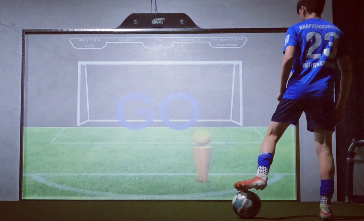 VirginiaKnappen's tweet photo. Make every training better than the last.  #VirginiaKnappen #SchalkeUS #s04fussballschule #grutziusa https://t.co/AR6wmNpovL
