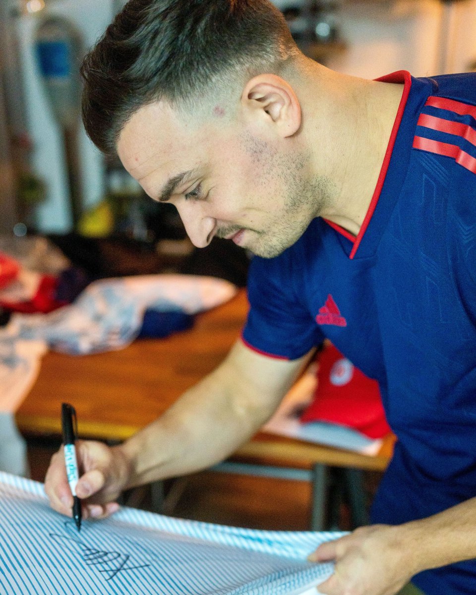 ChicagoFire's tweet image. 🚨 Shaq Signed Kit Giveaway 🚨

RT and reply with a photo/story of your favorite #cf97 memory for a chance to win a signed @XS_11official Lakefront kit!