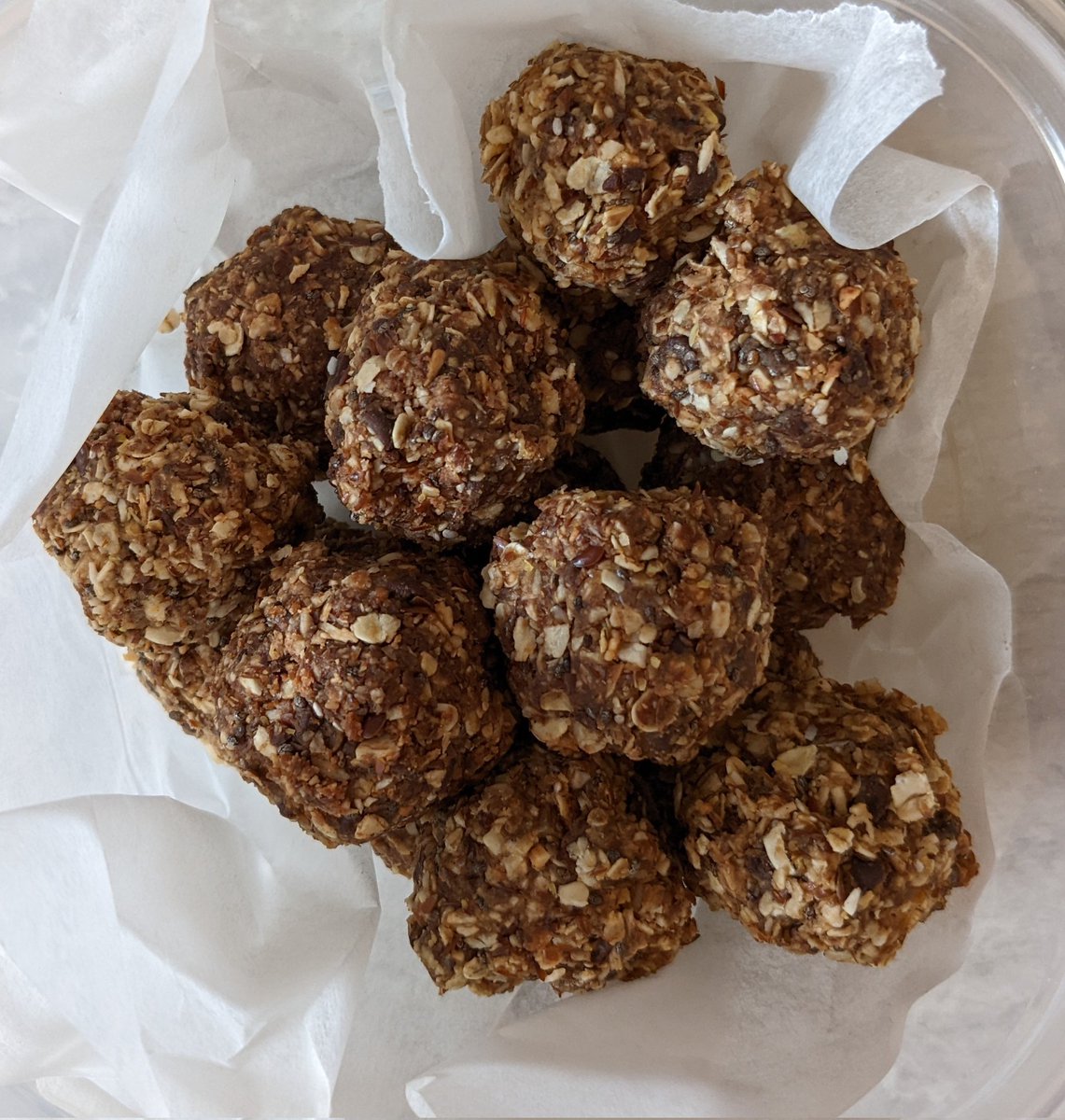 tess709's tweet photo. File this under, 'things you can grab and eat with one hand at all hours' 

1 cup old-fashioned oats
2/3 cup toasted shredded coconut
1/2 cup creamy peanut butter
1/2 cup ground flaxseed
1/2 cup dark chocolate chips 
1/3 cup honey
1 tbsp chia seeds 
1 tsp vanilla extract
#doula https://t.co/btEdPMSUmp