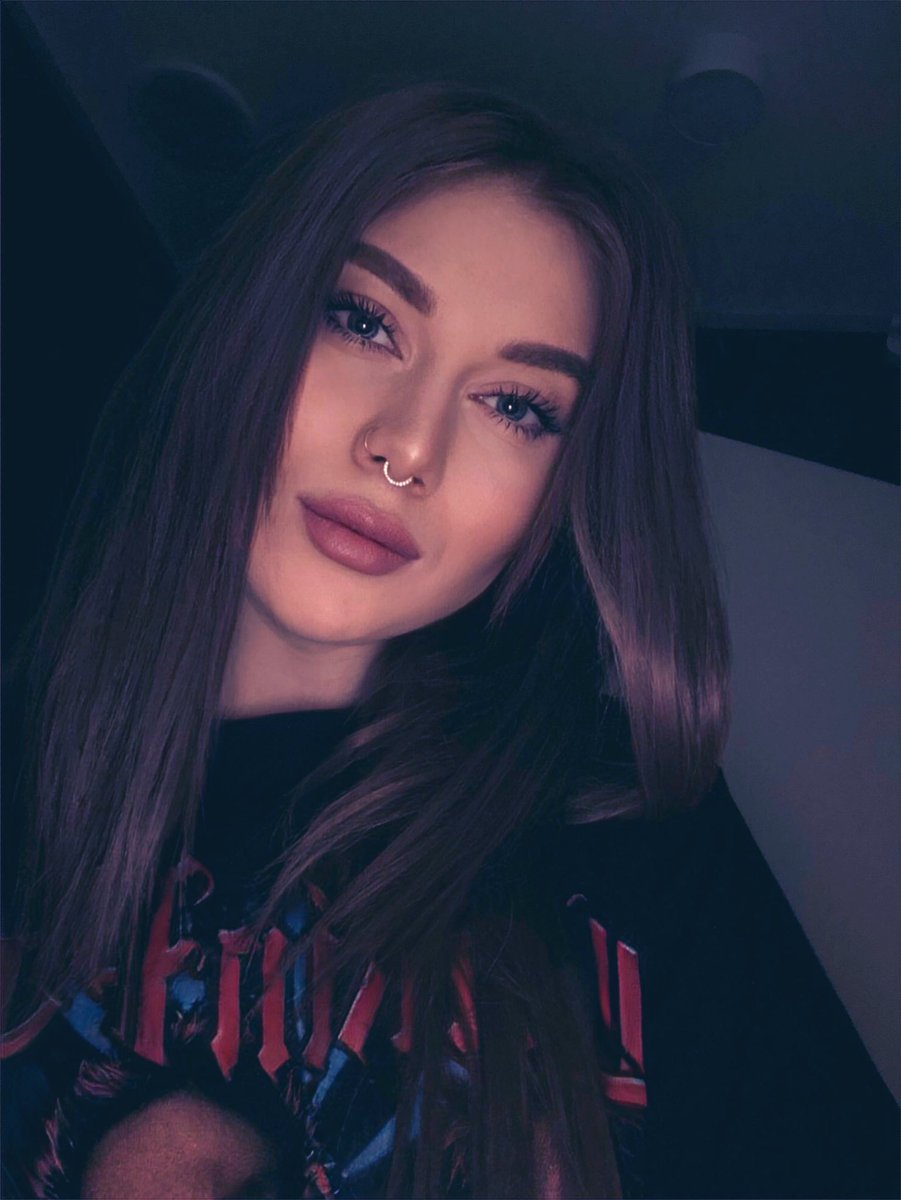 Alice96944707's tweet photo. Собрала мозаику, накрасила лицо, выпила таблетки, наслаждаюсь тем, что нет приступов агрессии😊 https://t.co/66GSCxeMU2