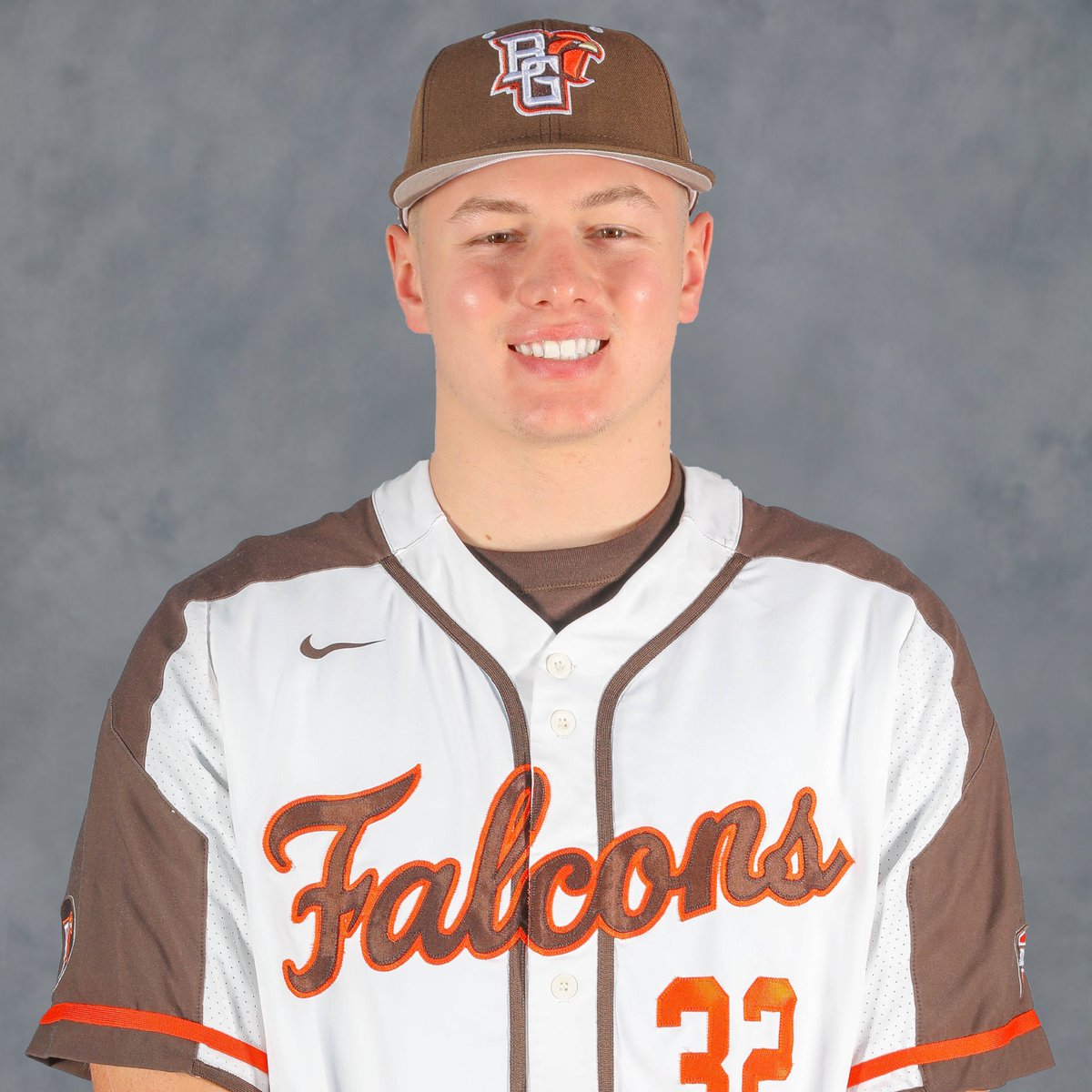 BG_Football's tweet image. FB 🏈                BB ⚾️
                🤝                                 

𝙂𝙤𝙤𝙙 𝙇𝙪𝙘𝙠 to our two-sport student-athlete, @levigaz1, and @BGSU_Baseball in their season-opening game (and series) today down in Hoover, Ala.‼️

#AyZiggy 🟠🟤