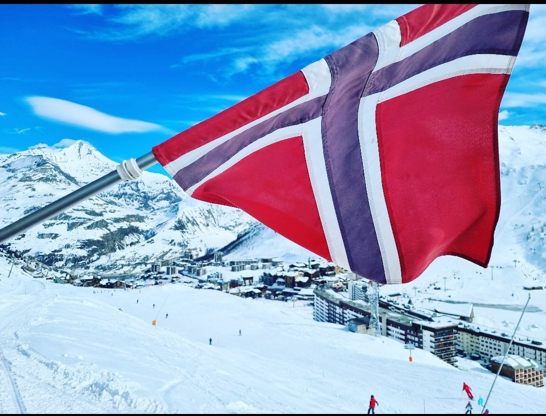 GilhamGremo's tweet photo. Smiley me 😁🍾⛷️

#Exercise #FreshAir #Sun #Snow #Challenge #Ski #Smiles #Mogals #JellyLegs #LegBurn #OnTheTopOfTheWorld #LastDay #HangingWithMyGang #MiniAdventures #🥰 #ResetTheBrain #Tranquility https://t.co/rAl9WV2BLi