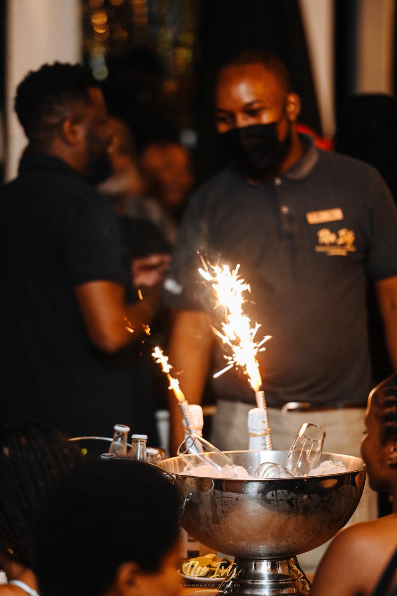 VuyoTheGreat's tweet image. Friday Sundowners at The Ivy 🍾🍹🥂🎉 #TheOneAndOnlyExperience