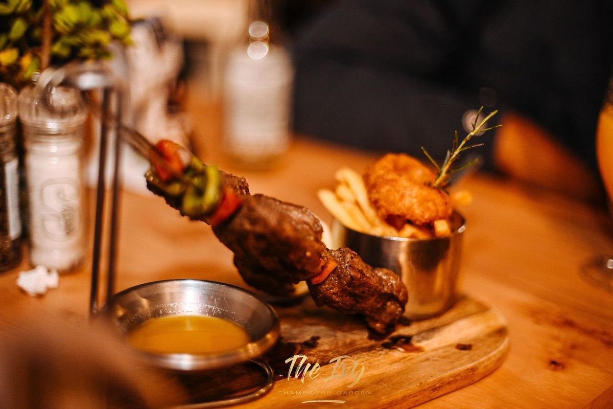 VuyoTheGreat's tweet image. Friday Sundowners at The Ivy 🍾🍹🥂🎉 #TheOneAndOnlyExperience