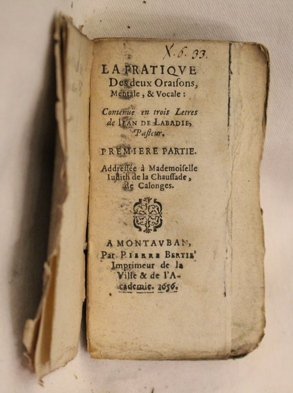 cosinslibrary's tweet photo. U is for uncut leaves.📜
When books were bound, paper sheets were folded and cut so that the book could be used. Uncut leaves suggests that not everything in the library was read! (Cosin X.6.33)
#library #history #book #speccoll #archives https://t.co/VZ7NQXiFkM