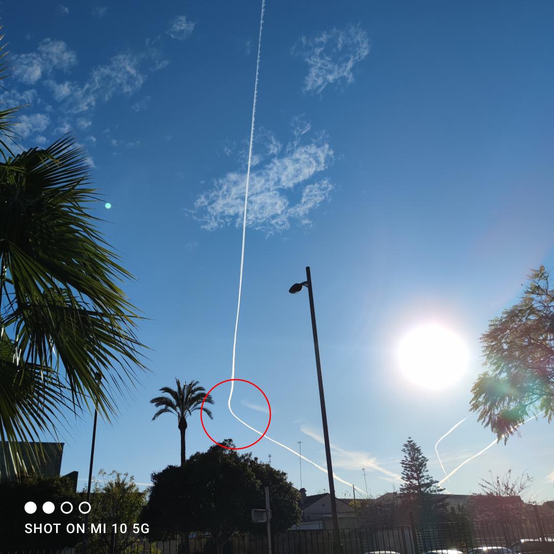 Las leyes de aviación civil son claras con las maniobras legales que pueden realizar los aviones de pasajeros.

Los cambios de trayectoria de casi 90° no están incluidas bajo ningún concepto salvo evitar un choque.

#Geoingenieria ¿Hasta cuando nos tomarán por gilipollas?