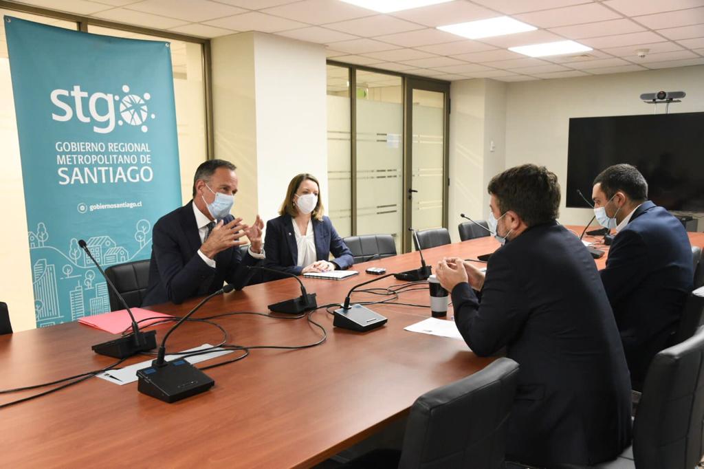CanEmbChile's tweet photo. ♻️Climate change
⚧️ Gender equality
🌐Decentralisation
 
These are some of the themes discussed with the Governor of the #MetropolitanRegion, Claudio Orrego (@orrego).
 
#CanadaChile
🇨🇦🇨🇱 https://t.co/aRQqTxRdCr